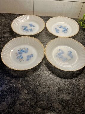 Set of 4 Vintage Milk Glass dessert plates by Termocrisa Blue flowers- gold trim